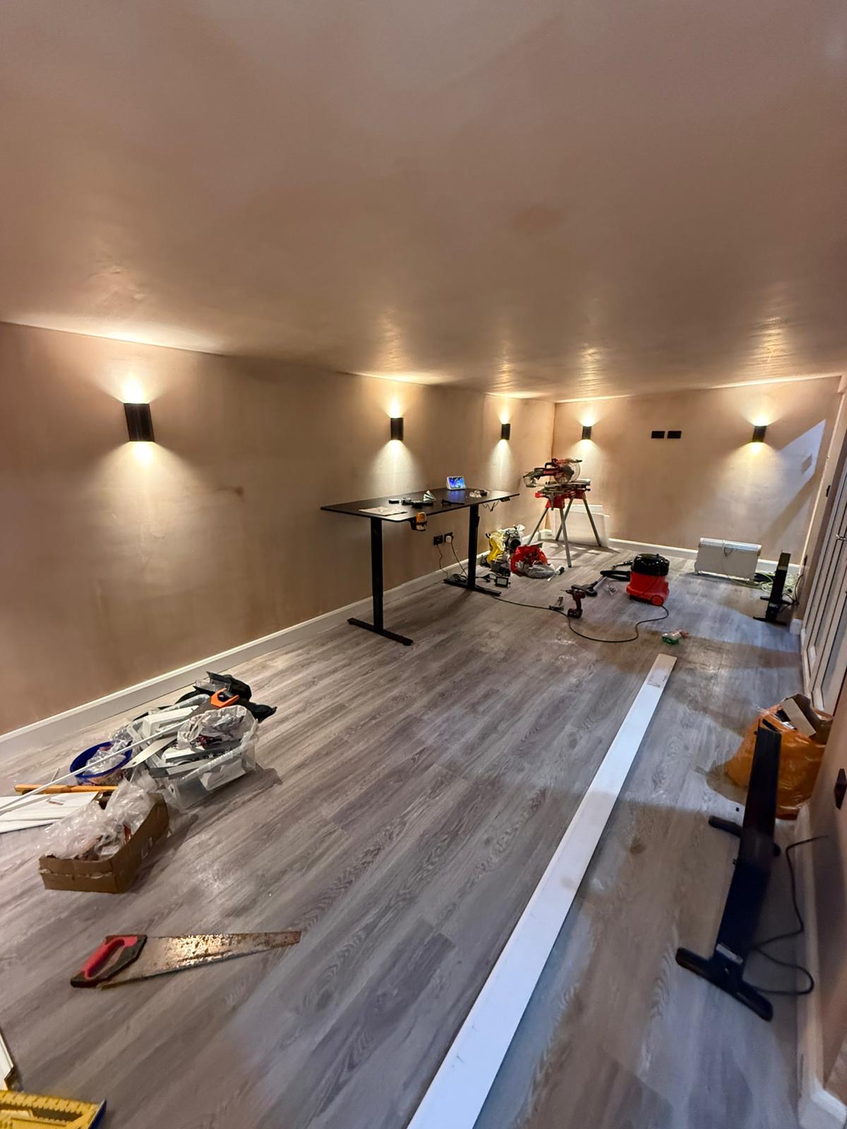 Garden room with feature wall uplights